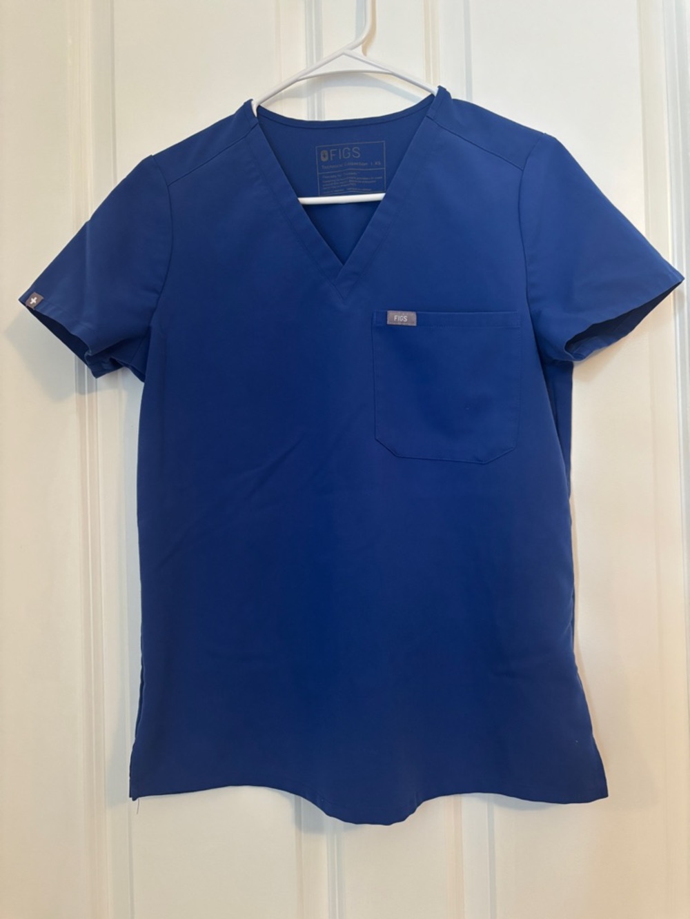 Figs Women’s Catarina One Pocket V-Neck Scrub Top - Winning Blue. Sz XS.